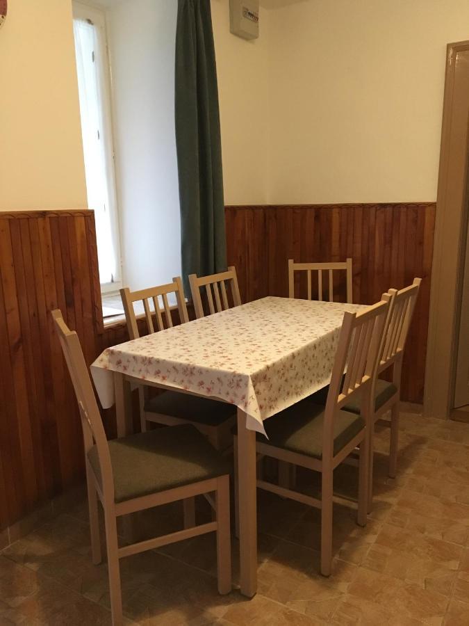 Devenyi Vendeghaz Apartment Csesznek Luaran gambar