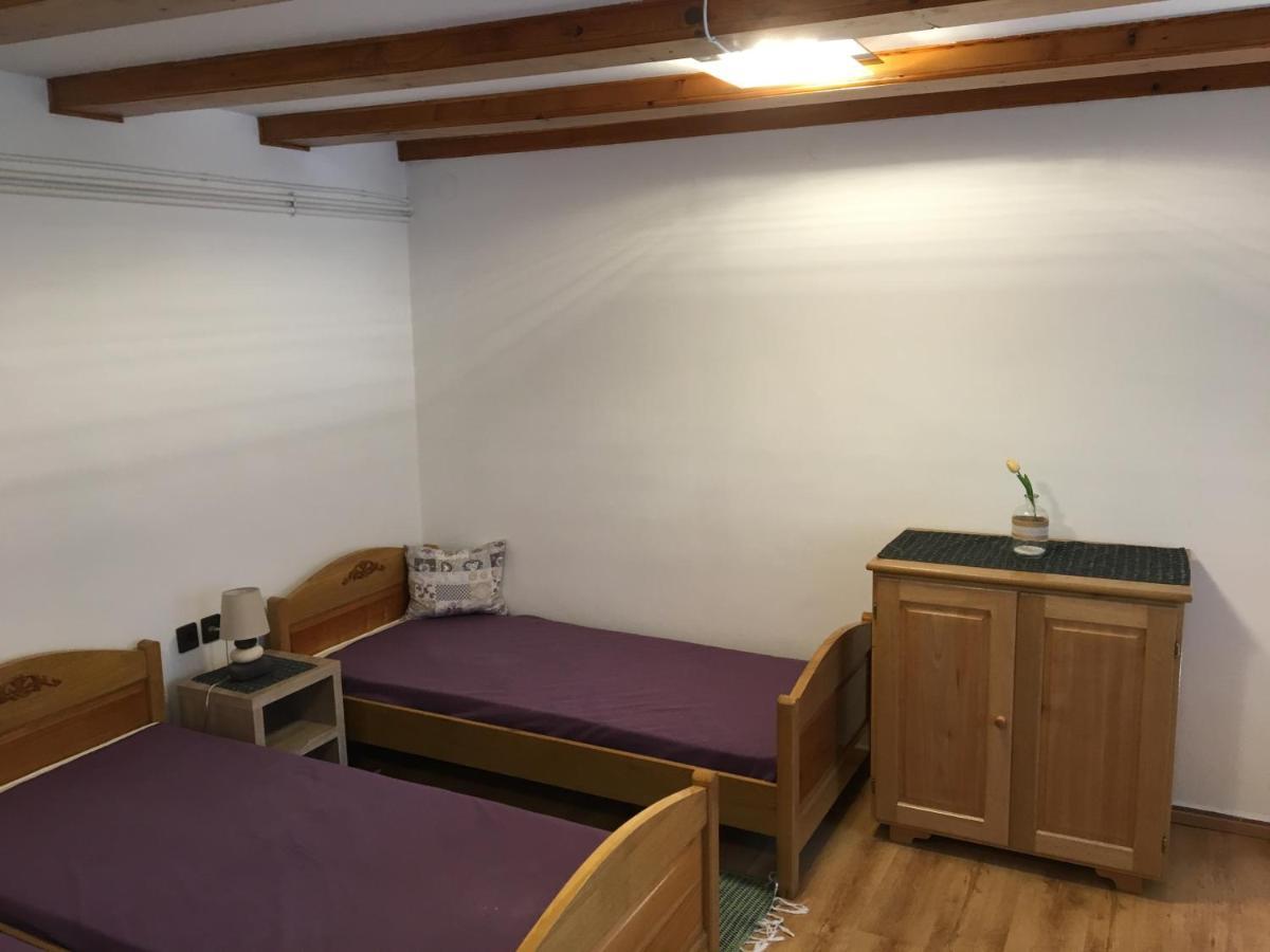 Devenyi Vendeghaz Apartment Csesznek Luaran gambar